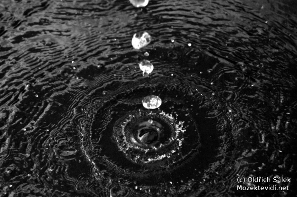 image of Kapka vody - focení s velmi krátkým časem